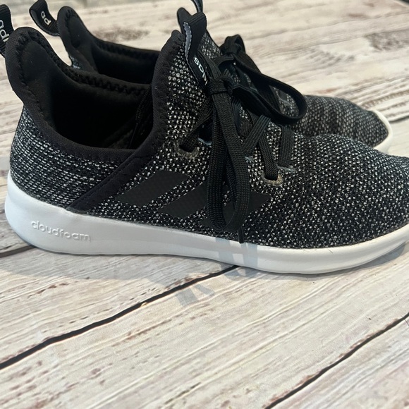 Women’s Memory Foam Adidas Size 6 - Picture 2 of 7